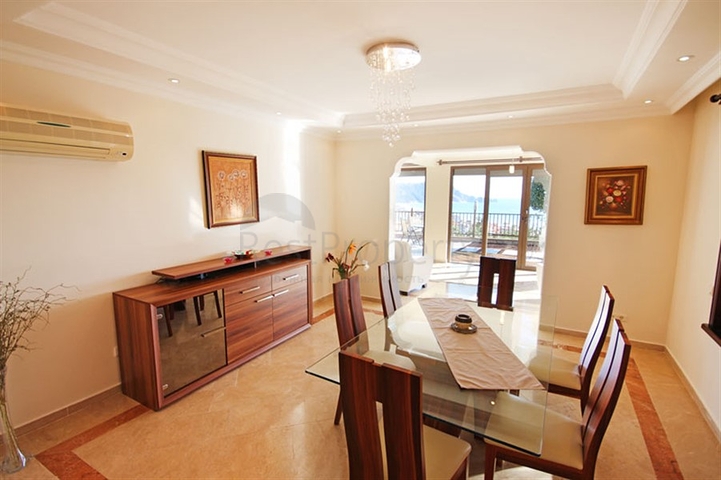 Меблированная уютная вилла с видом на море