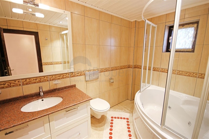 Меблированная уютная вилла с видом на море