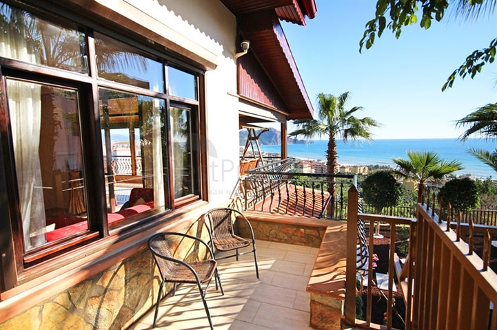 Меблированная уютная вилла с видом на море