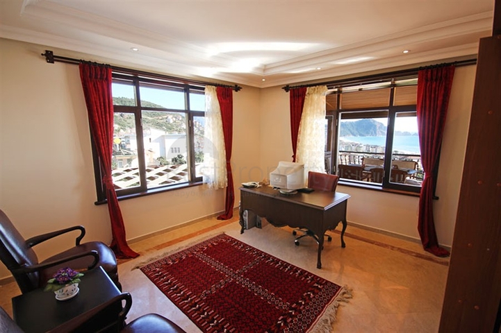 Меблированная уютная вилла с видом на море