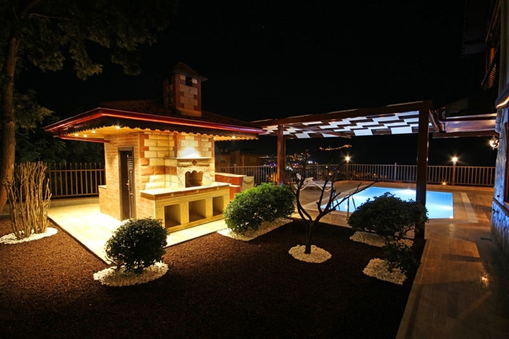 Меблированная уютная вилла с видом на море