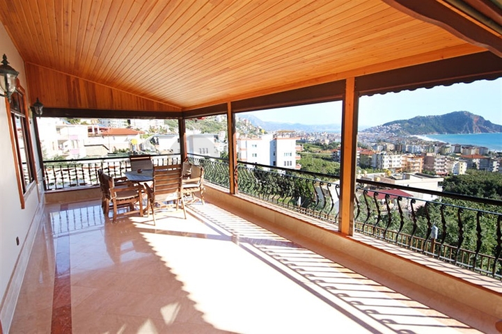 Меблированная уютная вилла с видом на море