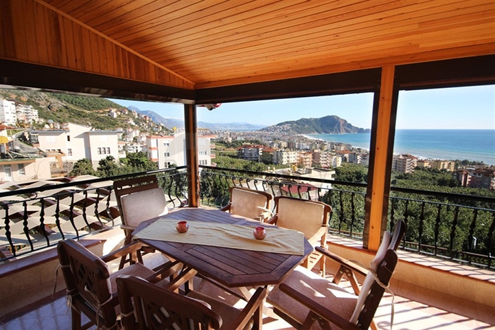 Меблированная уютная вилла с видом на море