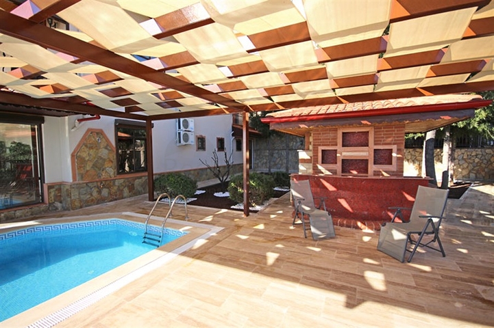 Меблированная уютная вилла с видом на море