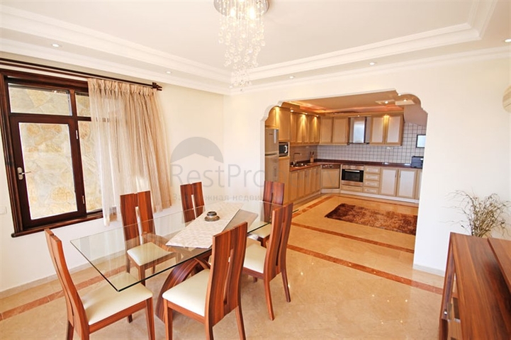 Меблированная уютная вилла с видом на море