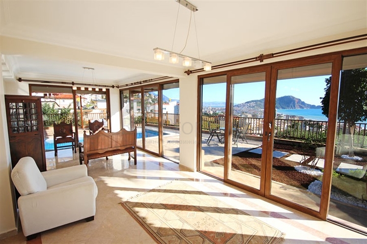 Меблированная уютная вилла с видом на море