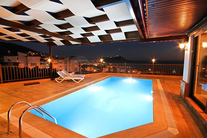 Меблированная уютная вилла с видом на море