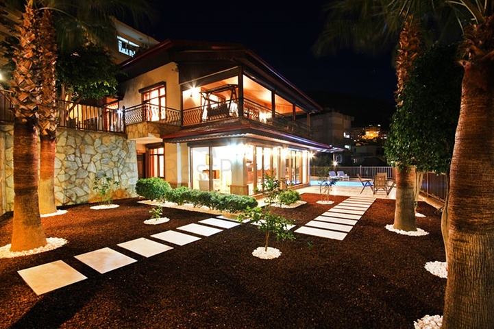 Меблированная уютная вилла с видом на море