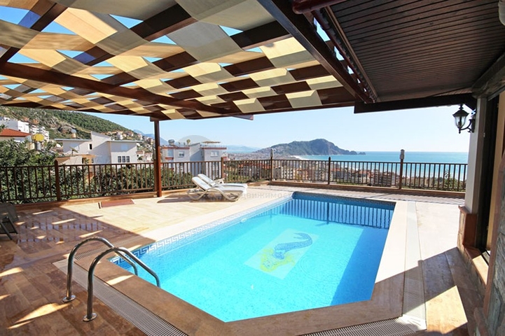 Меблированная уютная вилла с видом на море