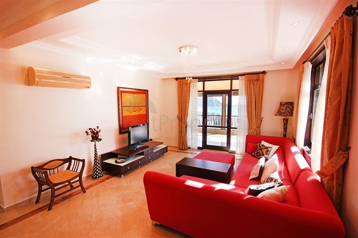 Меблированная уютная вилла с видом на море