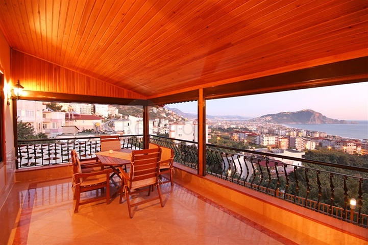 Меблированная уютная вилла с видом на море