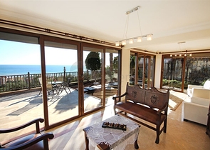 Меблированная уютная вилла с видом на море