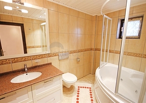 Меблированная уютная вилла с видом на море