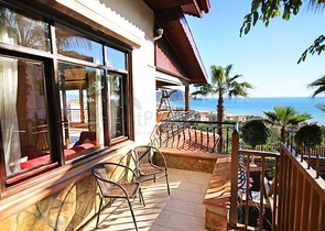 Меблированная уютная вилла с видом на море