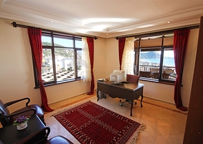 Меблированная уютная вилла с видом на море