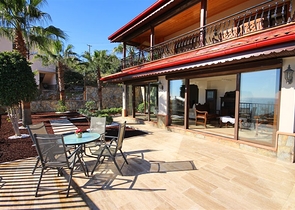 Меблированная уютная вилла с видом на море