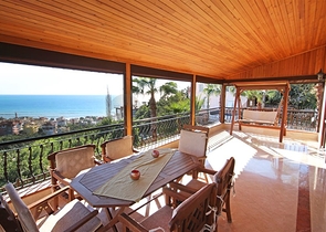 Меблированная уютная вилла с видом на море