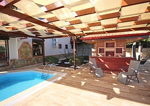 Меблированная уютная вилла с видом на море