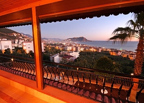 Меблированная уютная вилла с видом на море