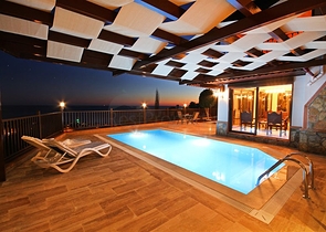 Меблированная уютная вилла с видом на море