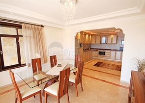 Меблированная уютная вилла с видом на море