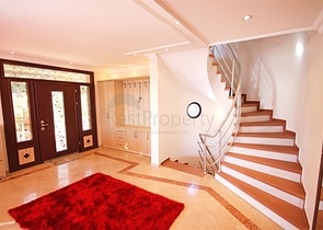 Меблированная уютная вилла с видом на море