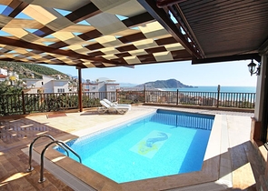 Меблированная уютная вилла с видом на море