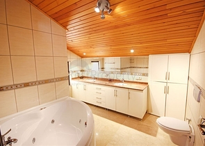 Меблированная уютная вилла с видом на море