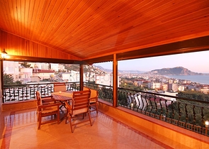 Меблированная уютная вилла с видом на море