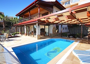 Меблированная уютная вилла с видом на море