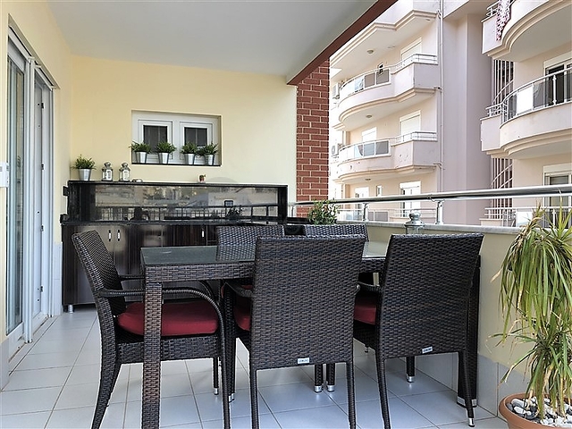 Меблированные апартаменты на первой линии в Махмутларе