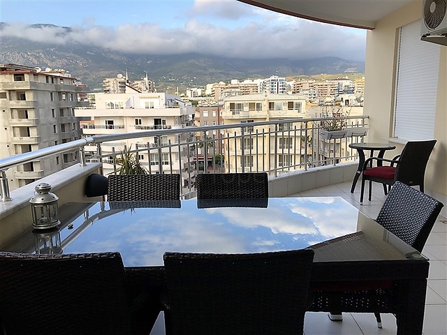 Меблированные апартаменты на первой линии в Махмутларе