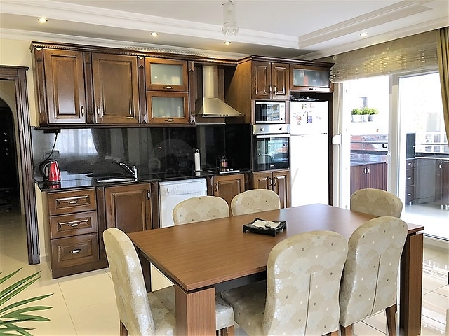 Меблированные апартаменты на первой линии в Махмутларе