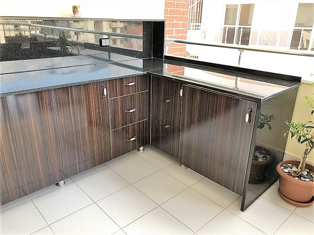 Меблированные апартаменты на первой линии в Махмутларе