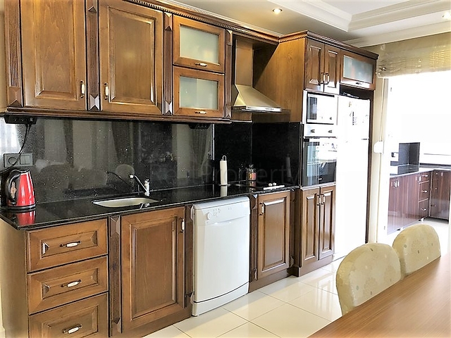 Меблированные апартаменты на первой линии в Махмутларе