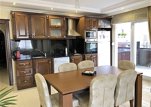 Меблированные апартаменты на первой линии в Махмутларе