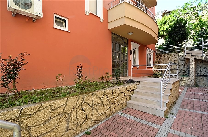 Меблированные апартаменты 2+1 в центре Алании