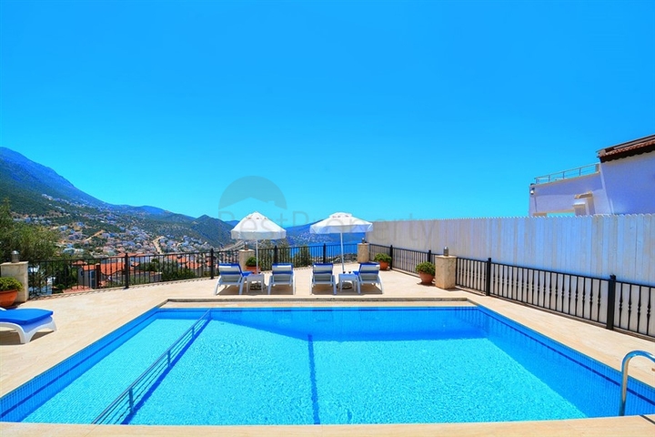 Уютная двухэтажная вилла в Калкане