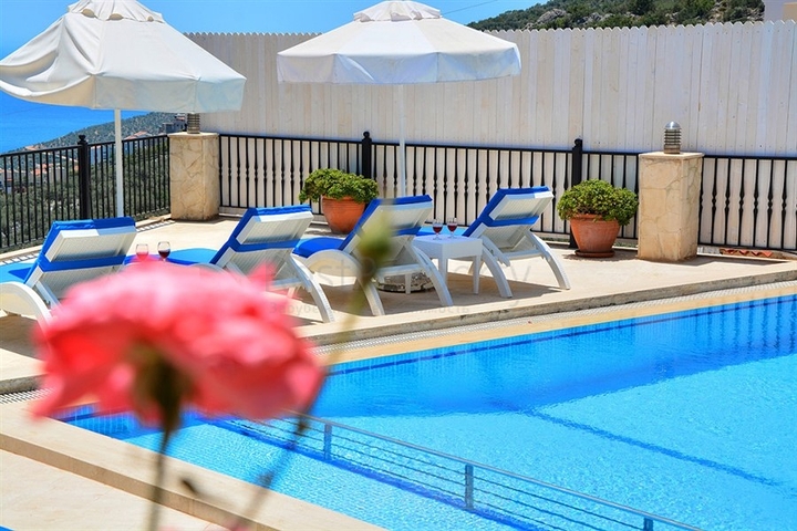 Уютная двухэтажная вилла в Калкане