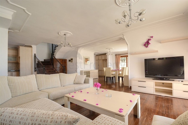 Уютная двухэтажная вилла в Калкане