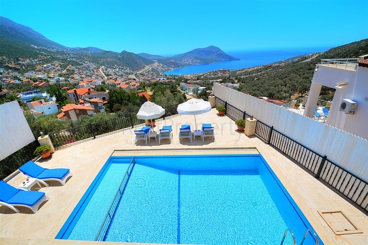 Уютная двухэтажная вилла в Калкане