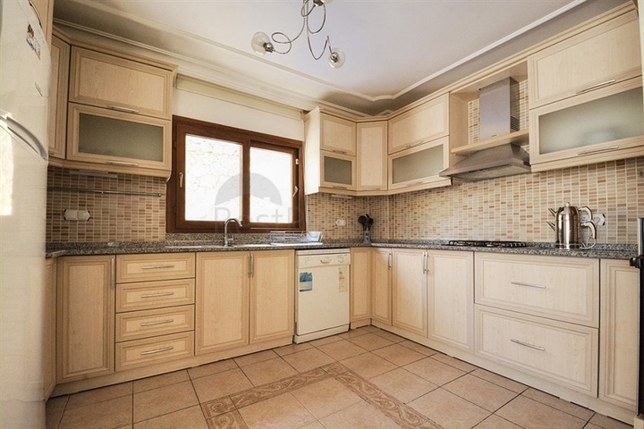 Уютная двухэтажная вилла в Калкане