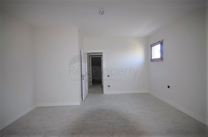 Новая трехэтажная вилла в центре Фетхие