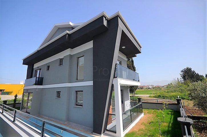 Новая трехэтажная вилла в центре Фетхие