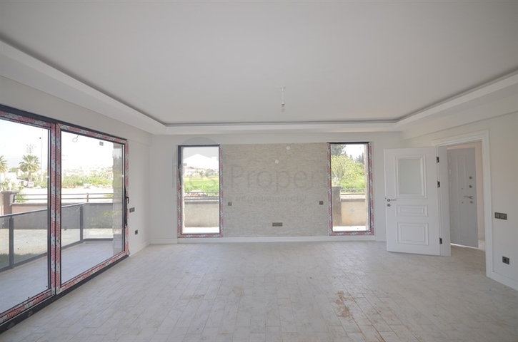 Новая трехэтажная вилла в центре Фетхие