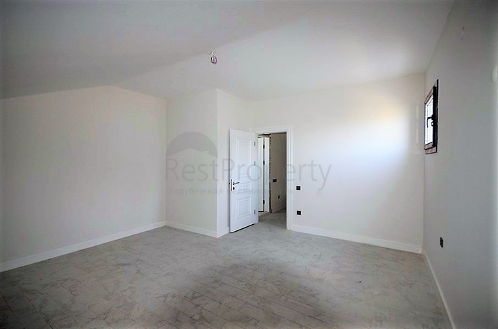 Новая трехэтажная вилла в центре Фетхие