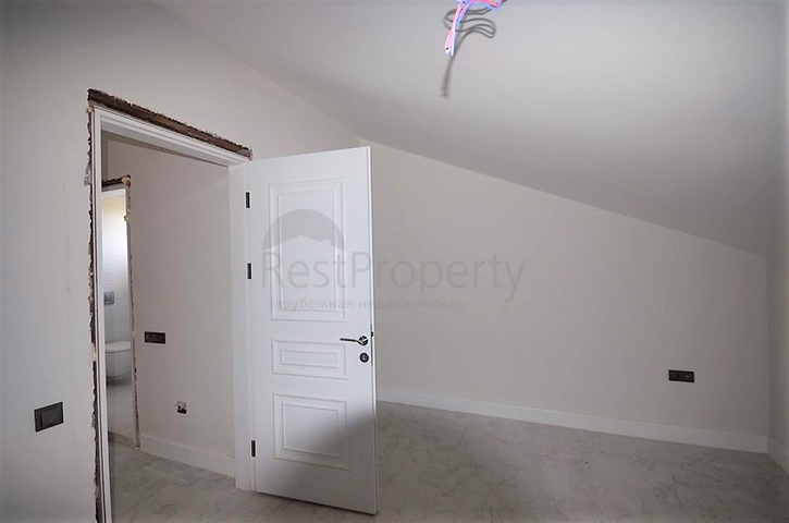 Новая трехэтажная вилла в центре Фетхие