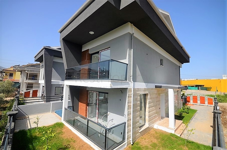 Новая трехэтажная вилла в центре Фетхие