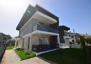 Новая трехэтажная вилла в центре Фетхие