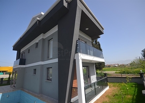 Новая трехэтажная вилла в центре Фетхие